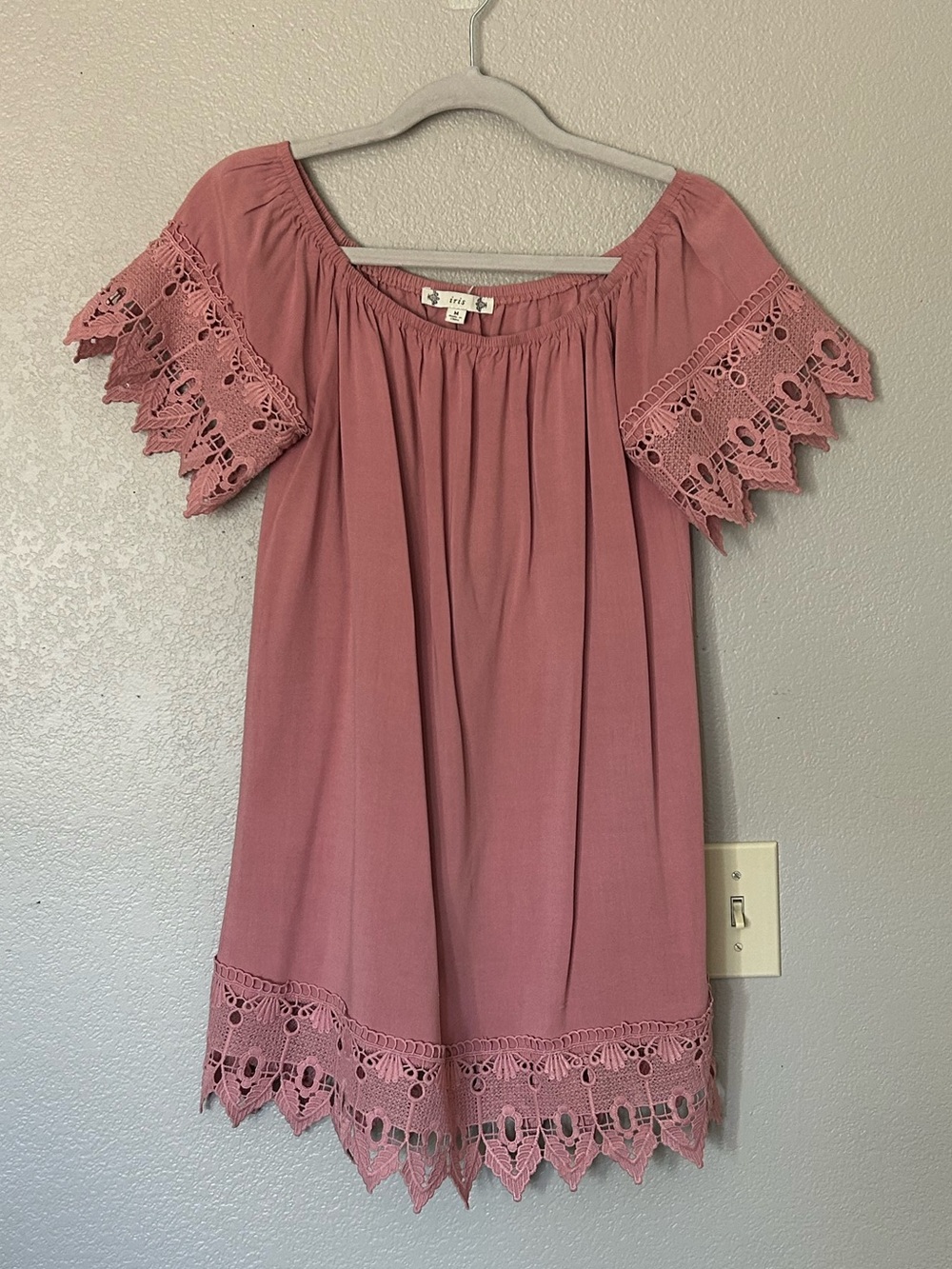 Iris Dusty Rose Off-the-shoulder Short Sleeve Mini Dress Crochet Lace Trim Sz M